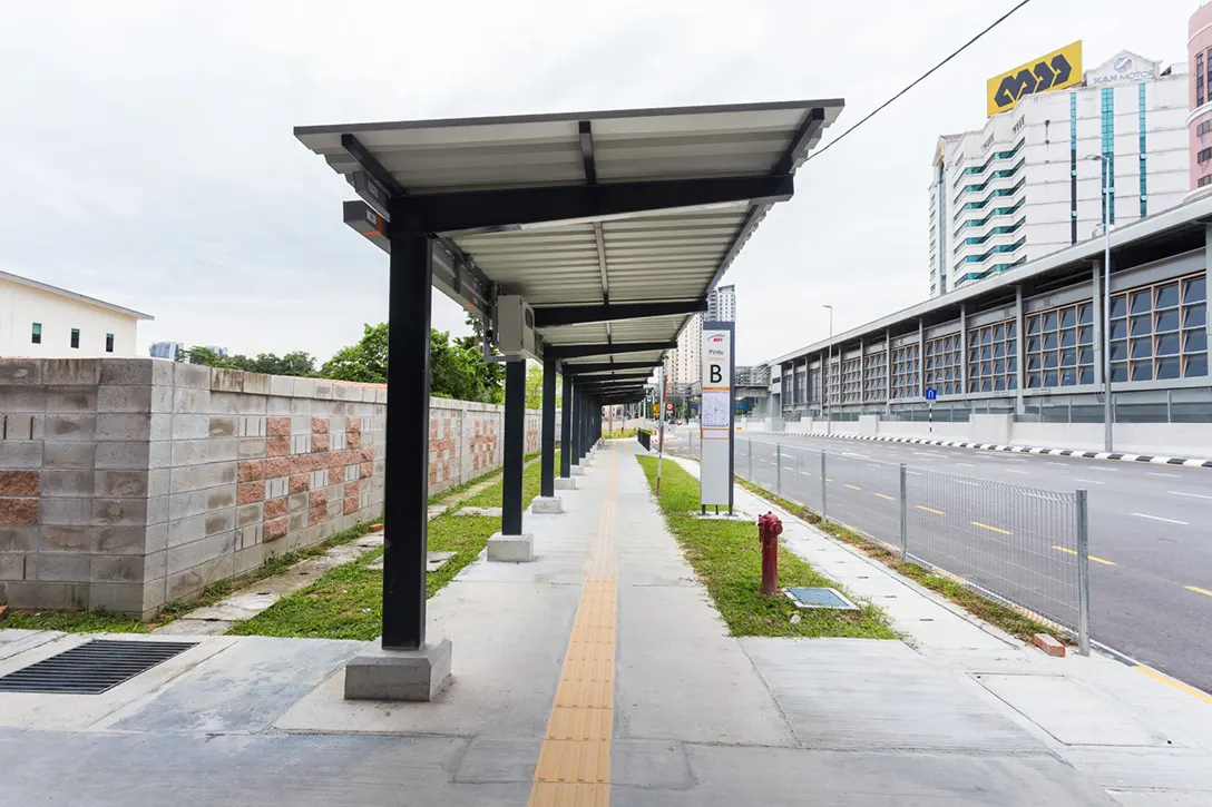 The completed covered walkway area at the Jalan Ipoh MRT Station