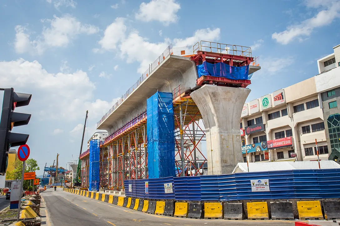 Ongoing segment erection works using trestle at the Kentonmen MRT Station site