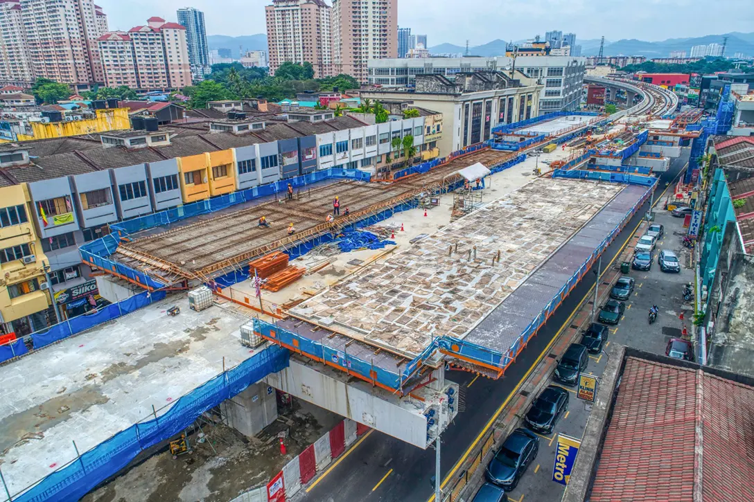 Aerial view of the Kentonmen MRT Station concourse platform concreting works.