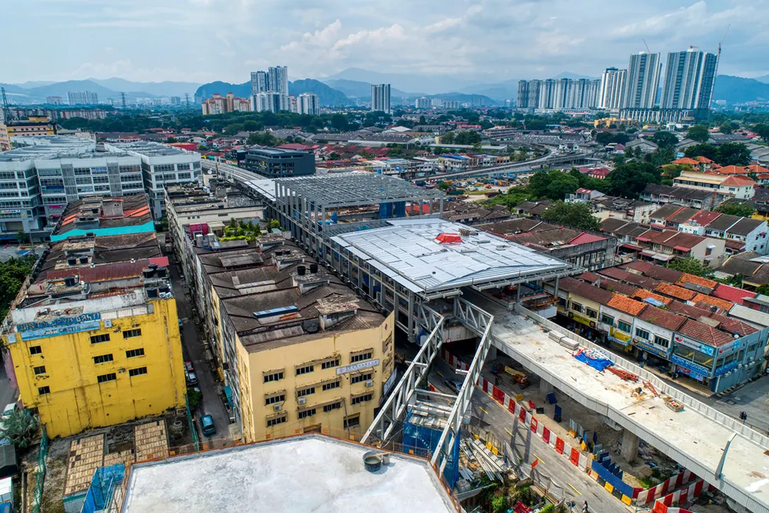Aerial view of the Kentonmen MRT Station site showing the south steel bridge installation, cable tray installation for steel bridge and main station roofing works in progress.