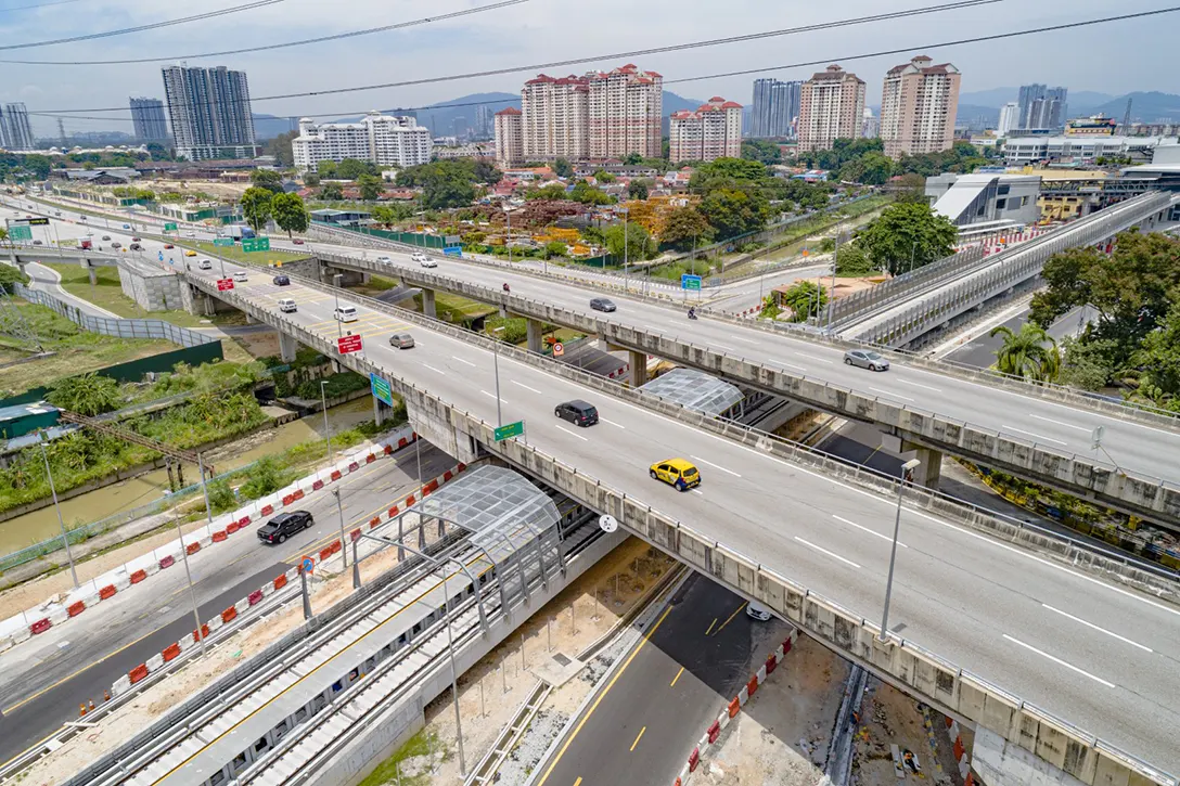 Aerial view of the alignment crossing DUKE Highway showing the anti-climb fence works in progress.