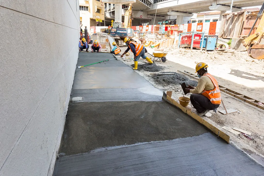 Construction of walkway in progress at the Kentonmen MRT Station.