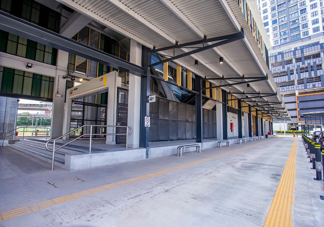 Drop-off and pick-up passenger area as well as taxi area completed at the Kuchai MRT Station.