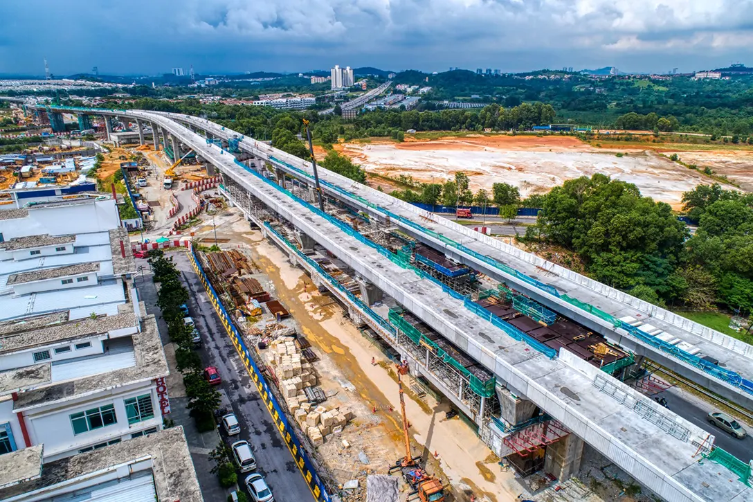 Preparation for parapet installation in progress at the Putra Permai MRT Station.