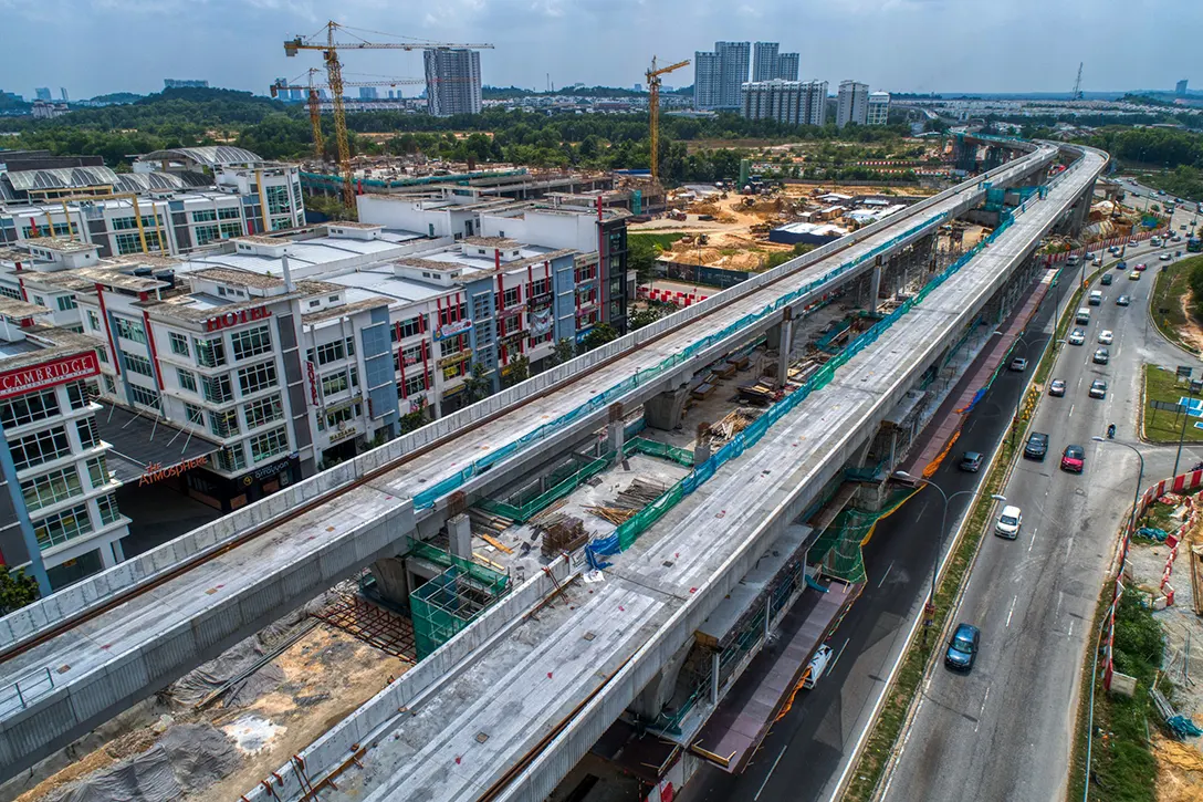 Aerial view of the intermediate slab in progress at the Putra Permai MRT Station site.