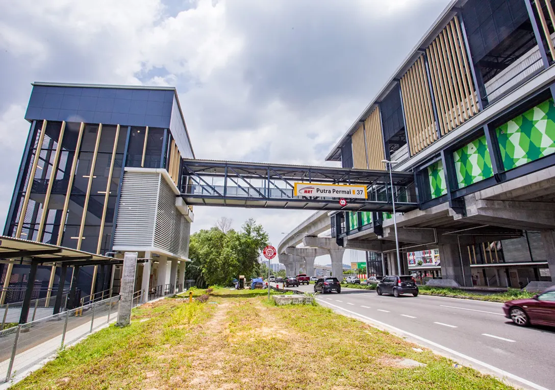 External signages installation works completed at the Putra Permai MRT Station.