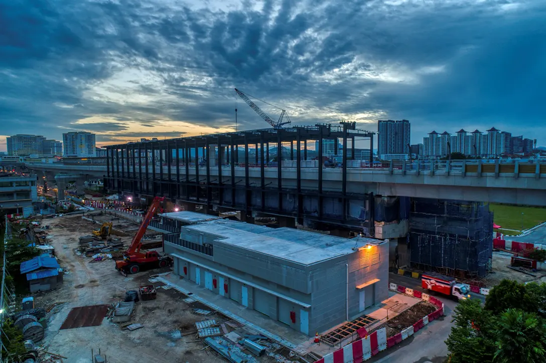 Aerial view of the Serdang Jaya MRT Station site showing the roof installation works in progress.