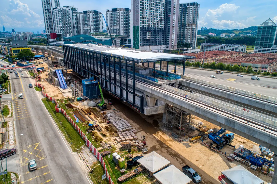 Aerial view of the Serdang Raya Utara MRT Station showing the steel structure installation works, reinforced concrete works, pedestrian overhead bridge and Entrance B.