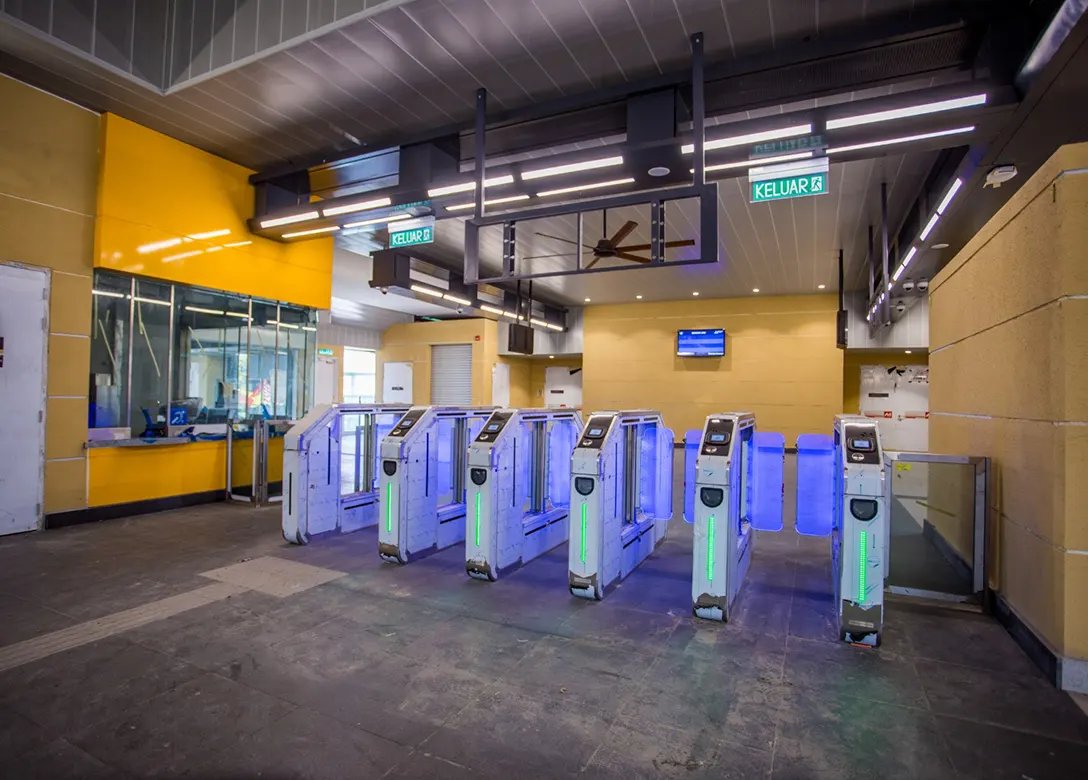 Testing and commissioning of Automatic Fare Collection gate system in progress at the Serdang Jaya MRT Station. Jalan UPM (UPM) Aerial view of the UPM MRT Station showing the rectification of defects in progress.