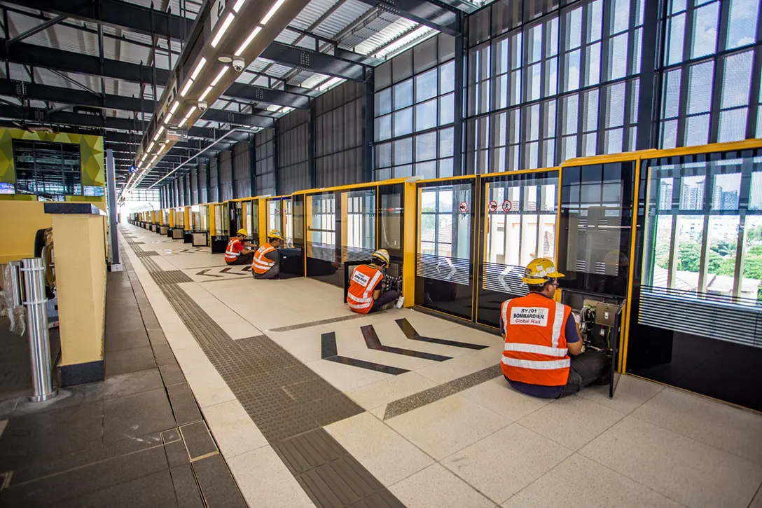 Rectification and testing works for Automatic Platform Gate system in progress at the Serdang Jaya MRT Station.