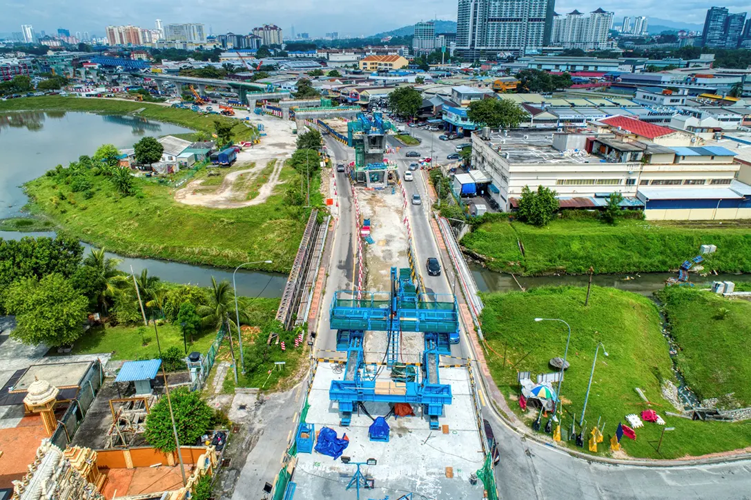Long span crossing launching works in progress at the alignment crossing Jalan Raya 3 between Serdang Raya Selatan MRT Station and Serdang Jaya MRT Station.