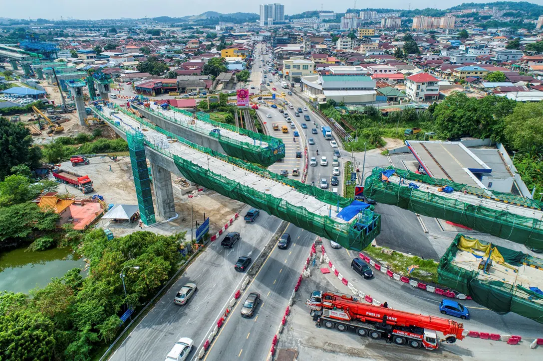 Long span crossing and launching works in progress at the alignment crossing Jalan Besar between Serdang Raya Selatan MRT Station and Serdang Jaya MRT Station.