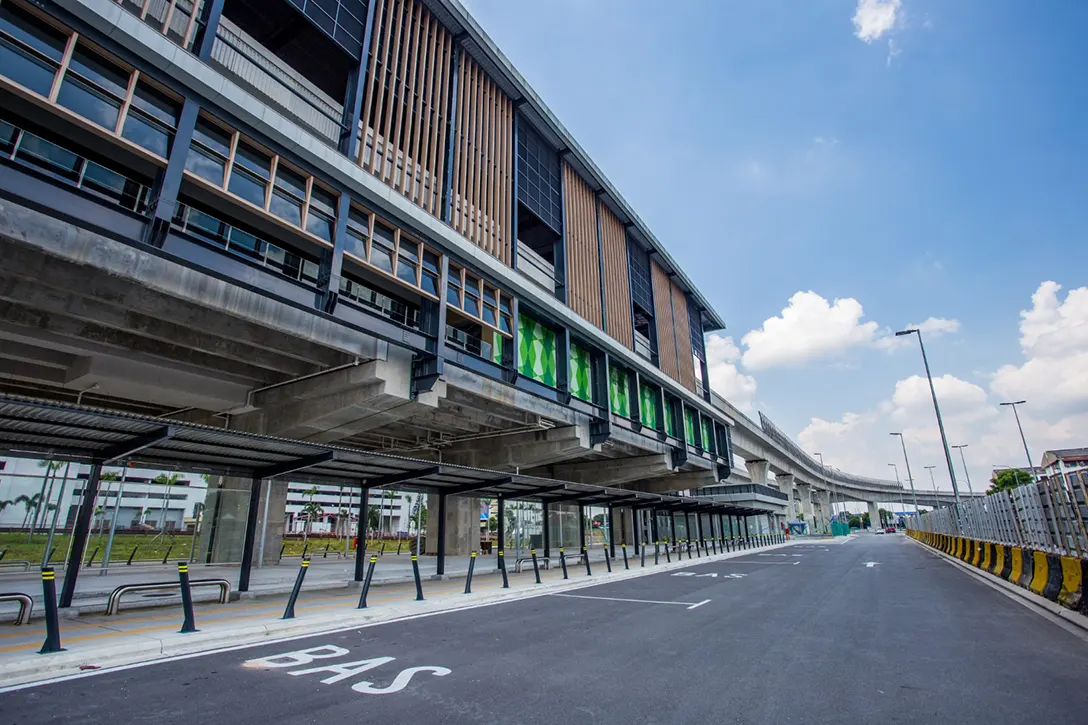 Covered walkway and drop off or pick up passenger area for bus and taxi completed at the Serdang Raya Selatan MRT Station.