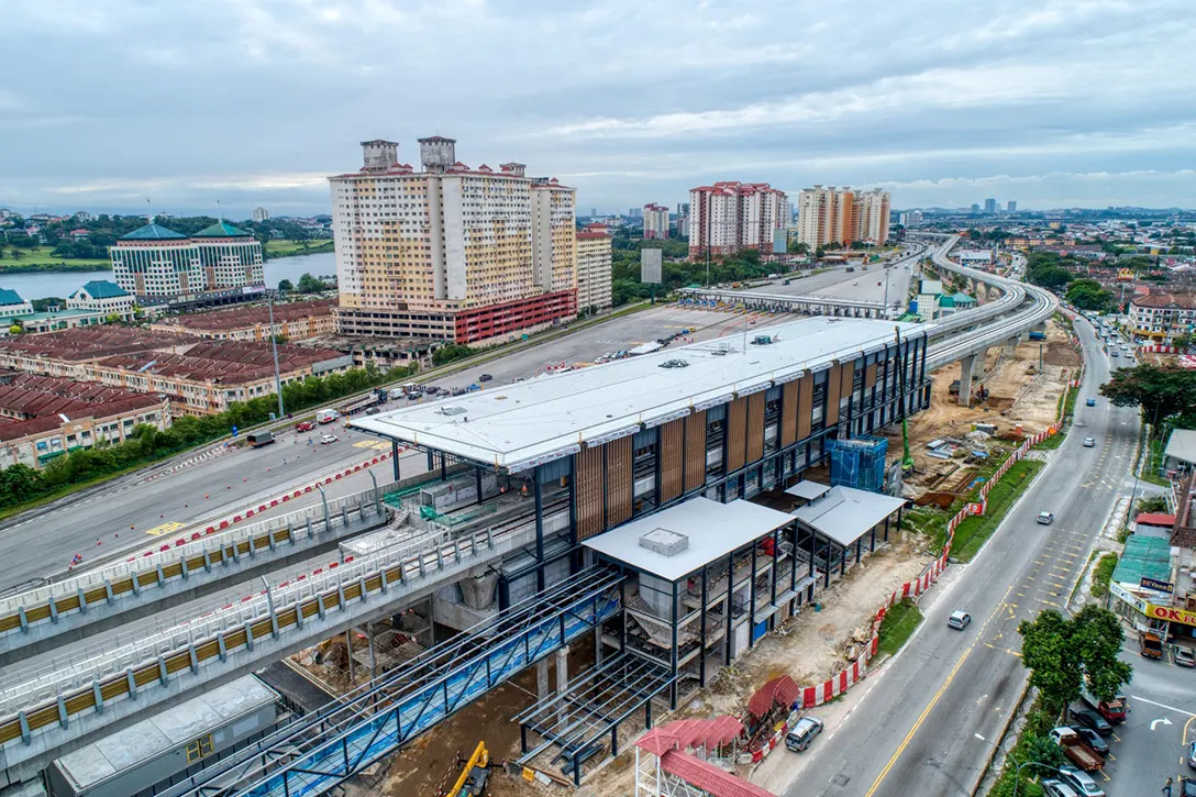 Aerial view of the Serdang Raya Utara MRT Station showing the steel structure installation and reinforced concrete works in progress.