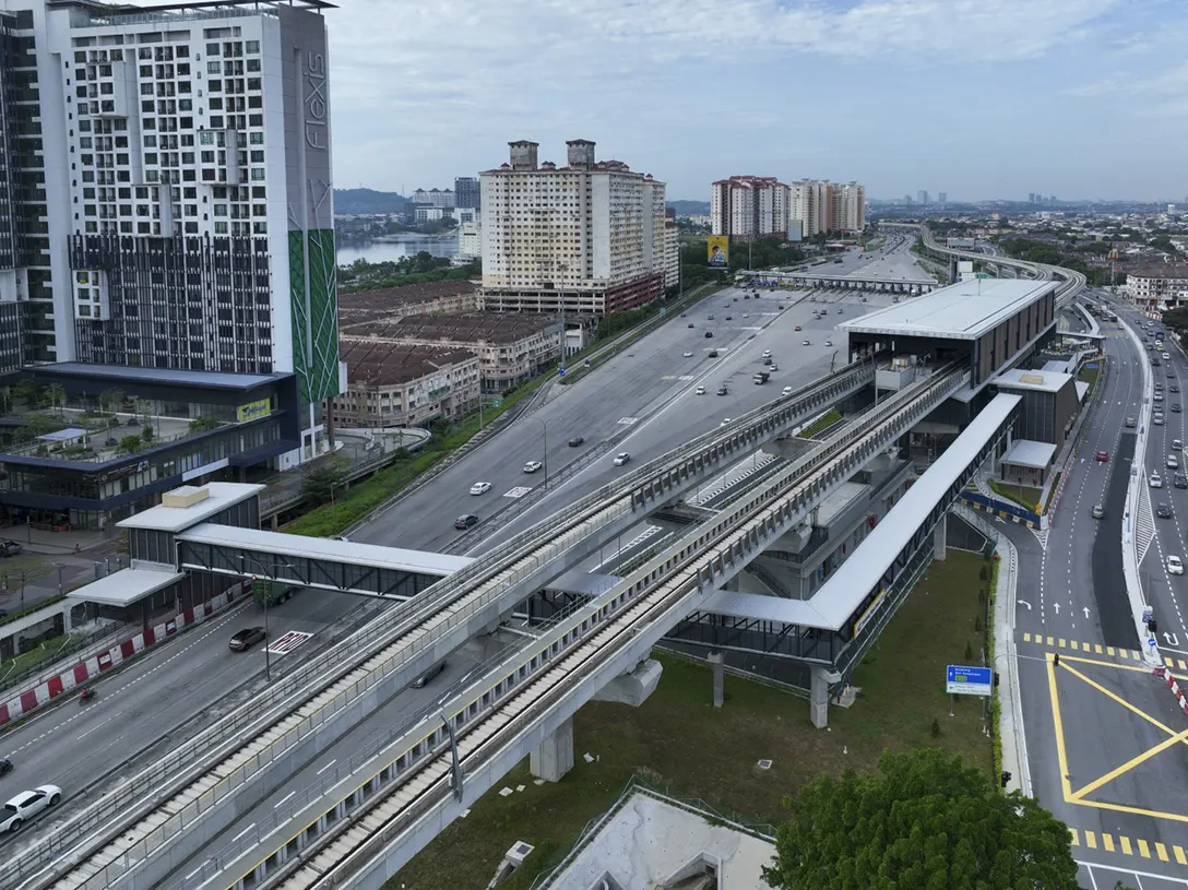 Works completed for the pedestrian overhead bridge crossing KL-Seremban Highway towards the Serdang Raya Utara MRT Station Entrance B