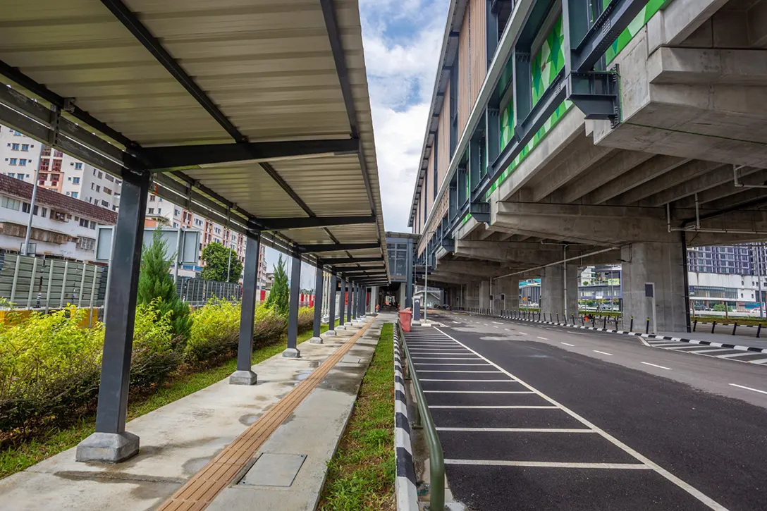 Covered walkway and drop off/pick up passengers area for bus and taxi completed at the Serdang Raya Utara MRT Station.