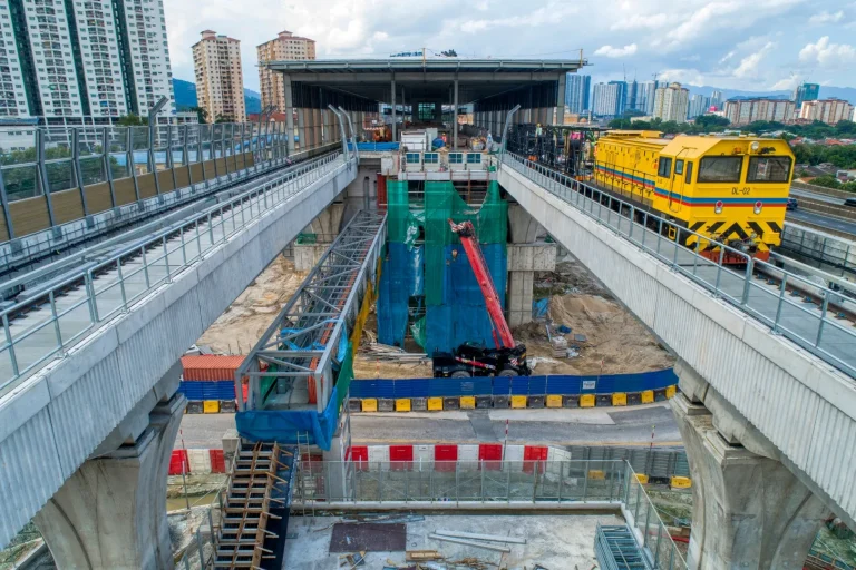 Aerial view of the Sri Damansara Timur MRT Station showing tiling works at back of house and automatic platform gate setting out in progress