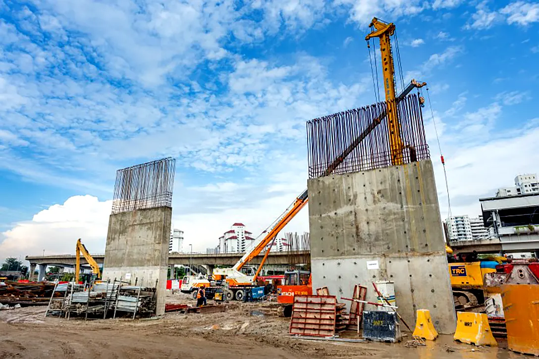 Construction of shear wall for the Sungai Besi MRT Station concourse level.