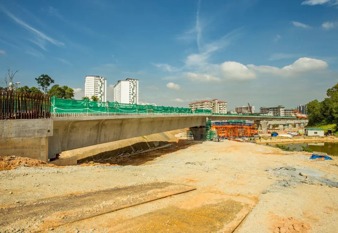 Trestle system preparation for segmental box girder launching in progress at the Taman Naga Emas MRT Station site.