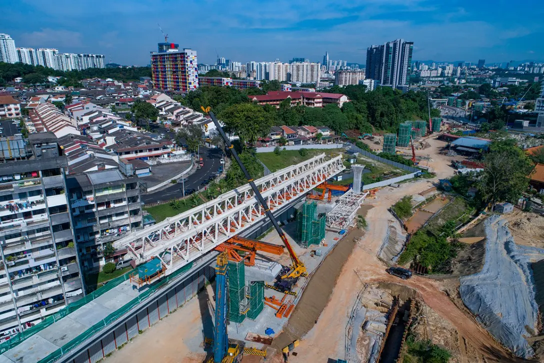 Aerial view of works in progress for station concourse and segmental box girder launching at the Taman Naga Emas MRT Station site.