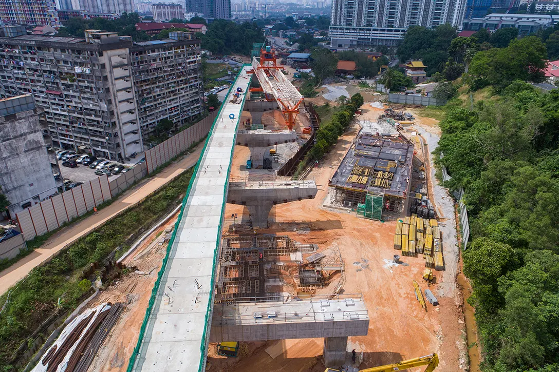 Ongoing segmental box girder launching works and station concourse works at the Taman Naga Emas MRT Station site.