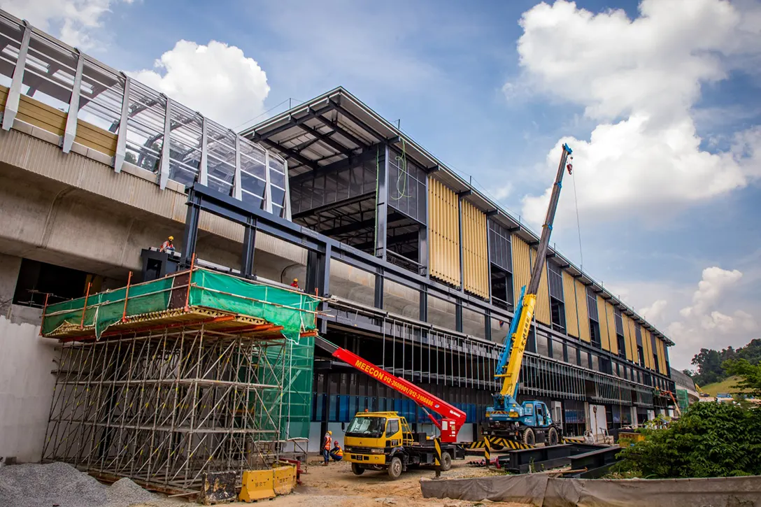 Ongoing installation façade works for the Taman Naga Emas MRT Station.