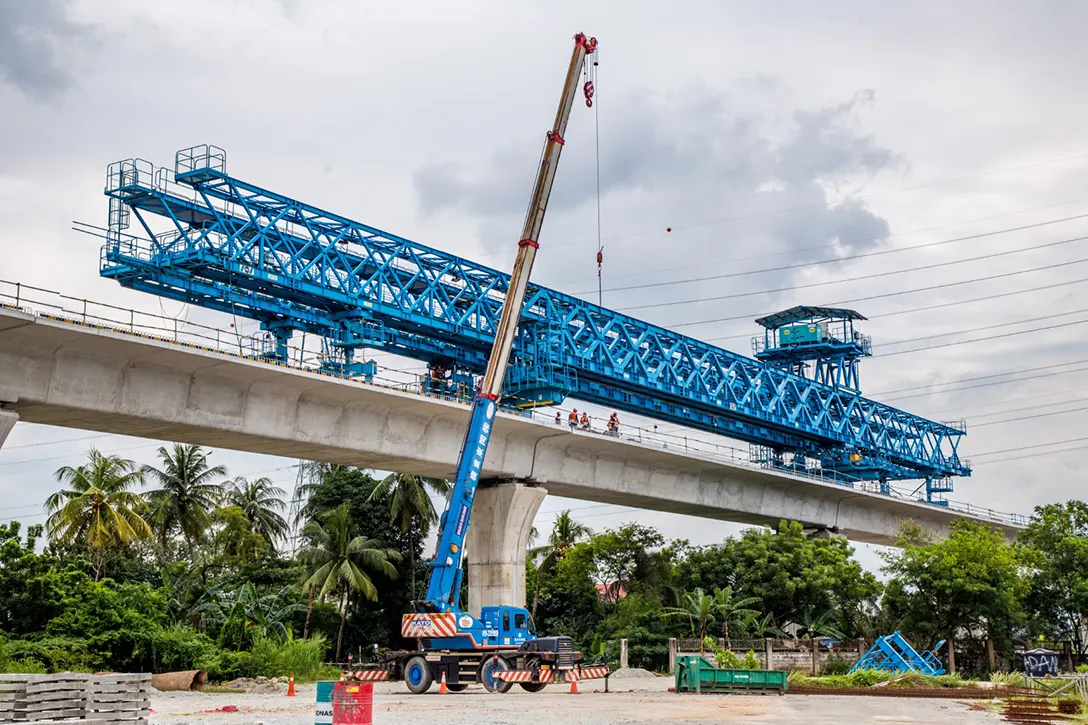 Installation of launching gantry at the UPM MRT Station site.