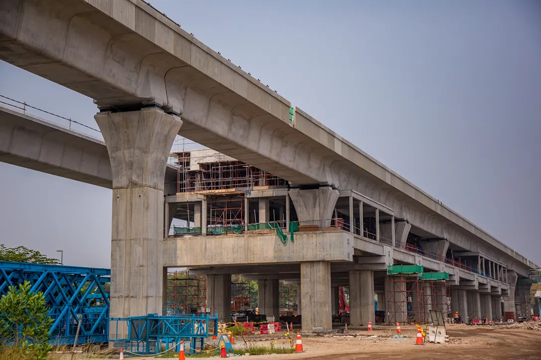 Construction of UPM MRT Station concourse level can be seen here.