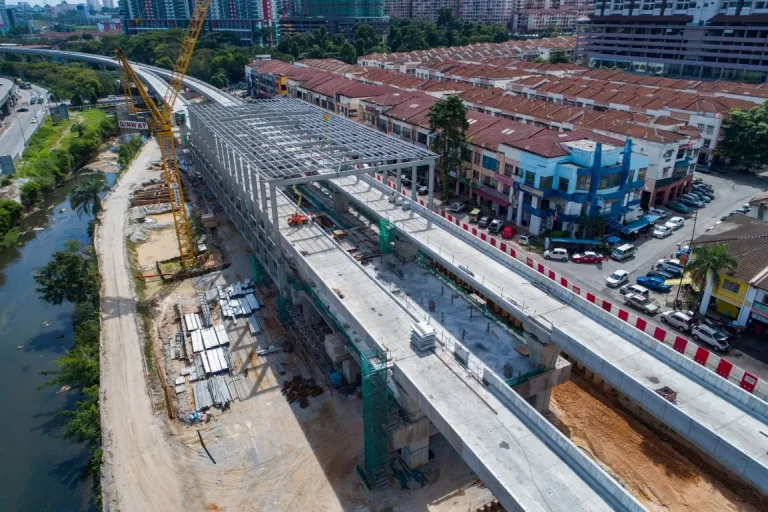 Ongoing roof truss installation works at the Damansara Damai MRT Station site