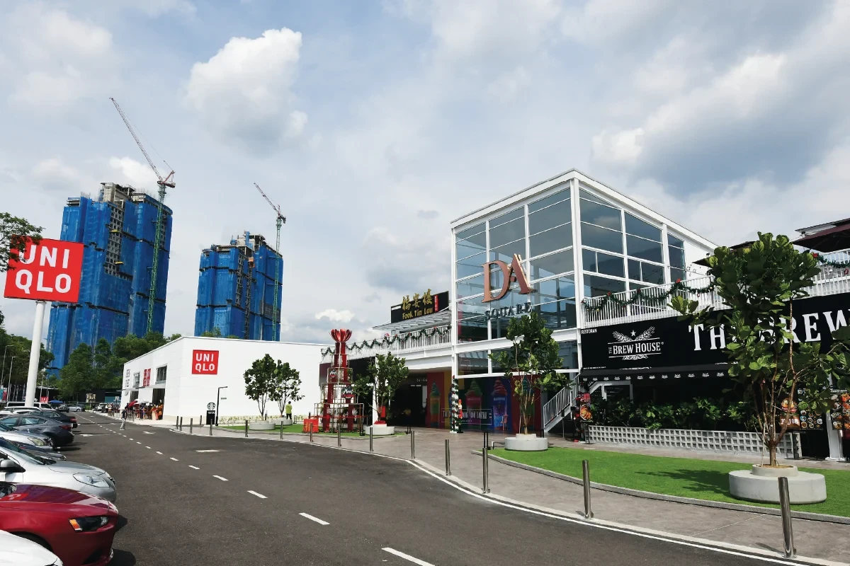 Japanese fast fashion retailer Uniqlo opened its first roadside megastore in Malaysia at DA Square @ Damansara Avenue in Bandar Sri Damansara in December