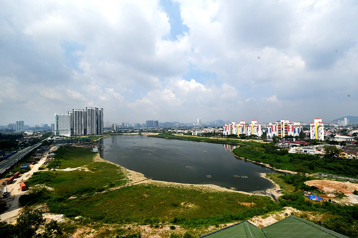 Lake City is a 80-acre lake side township project in Taman Wahyu.