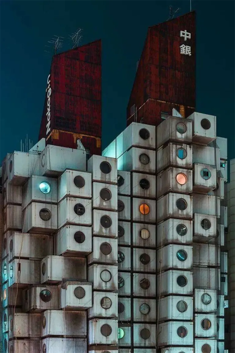 日本东京的中银胶囊塔