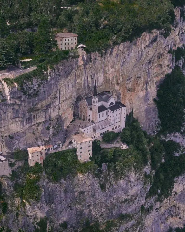 Santuario Madonna Della Corona