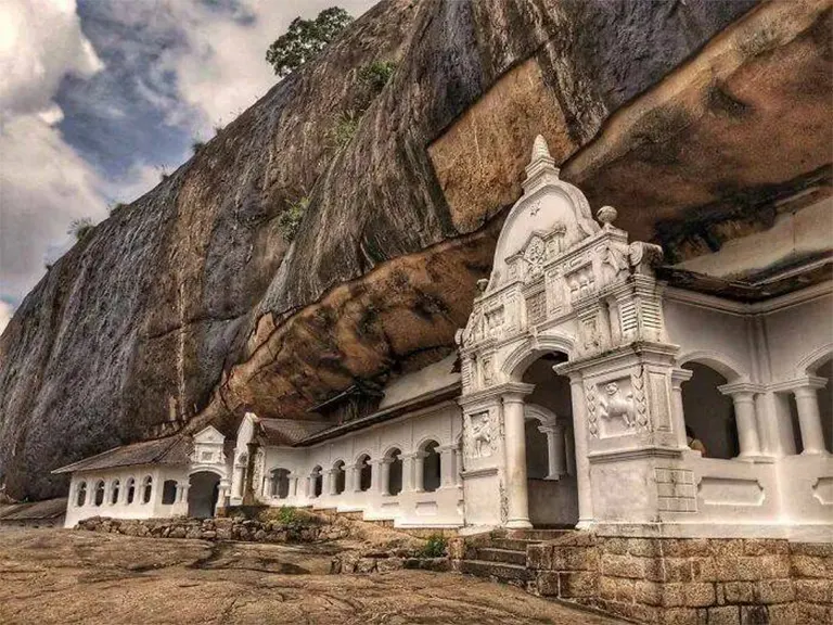 斯里兰卡丹布拉石窟寺