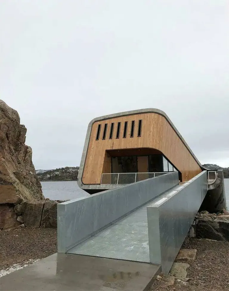 挪威的海底餐厅