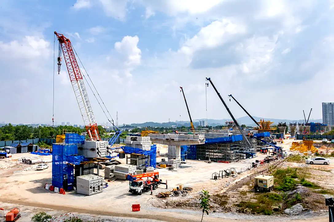 Construction of T-shape pier at the 16 Sierra MRT Station site.