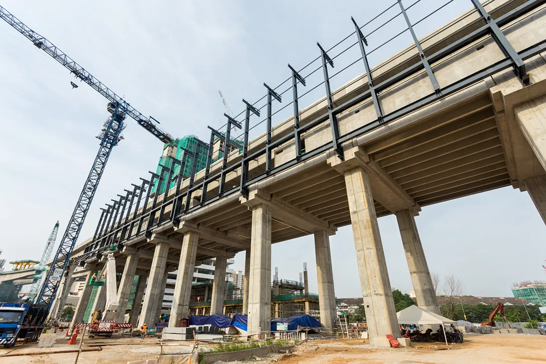 Ongoing installation works for steel structure at the Kuchai MRT Station site.