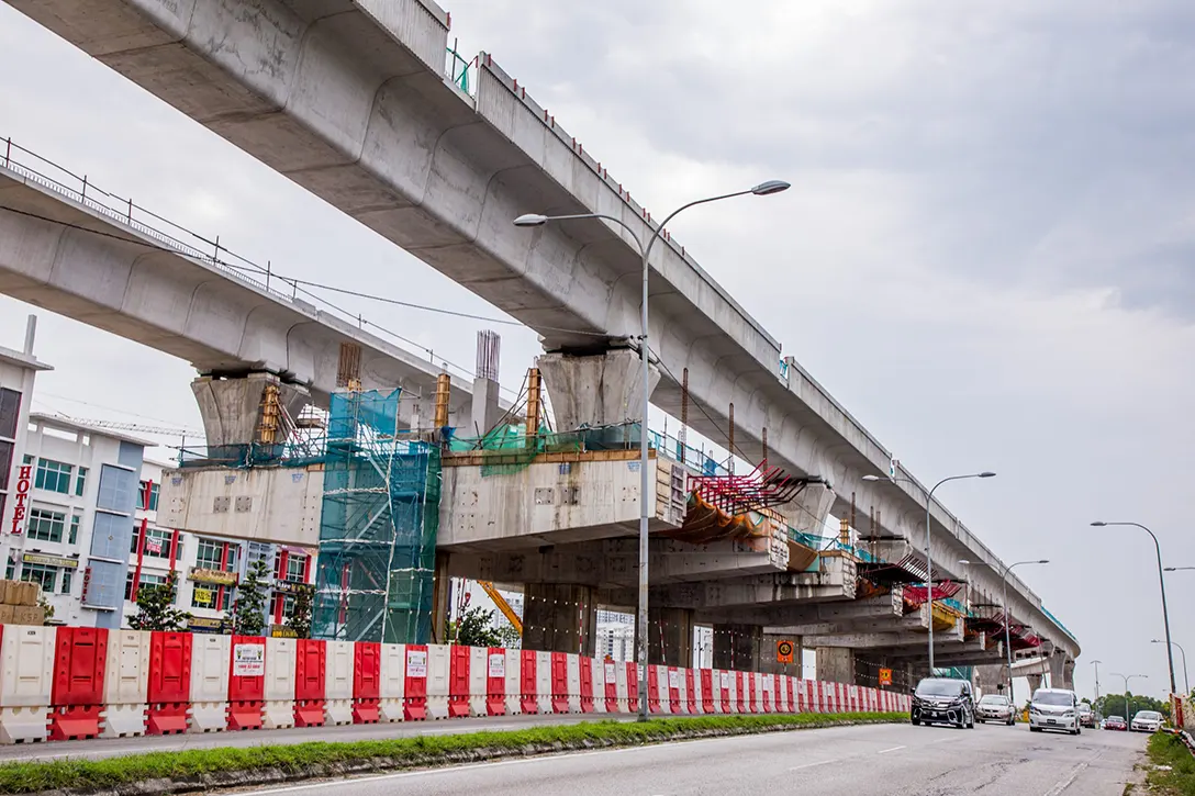 Ongoing station slab works and parapet installation at the Putra Permai MRT Station site.