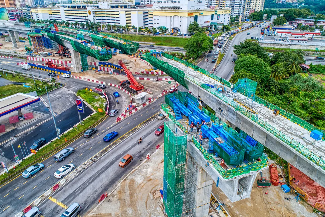 View of the long span crossing Jalan Besar between Serdang Raya Selatan MRT Station and Serdang Jaya MRT Station.