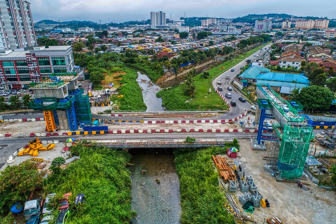Preparation works for long span crossing at the alignment crossing Jalan Raya 1 between Serdang Raya Selatan MRT Station and Serdang Jaya MRT Station.