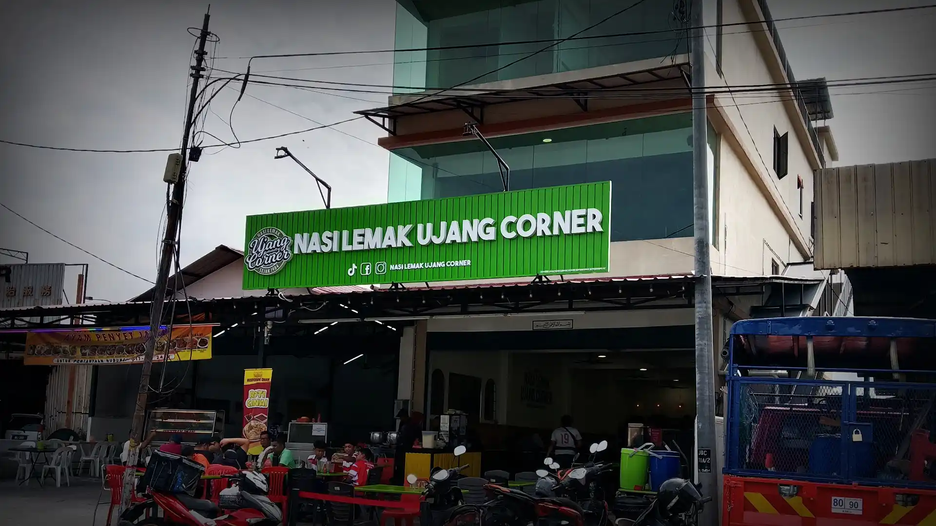 Nasi Lemak Ujang Corner, Batu Caves — A Greenwood Legend Worth the Queue