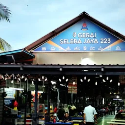 Nasi Lemak Panas Yati & Suri, Medan Selera Jaya 223 — The Great Red-vs-Blue Debate
