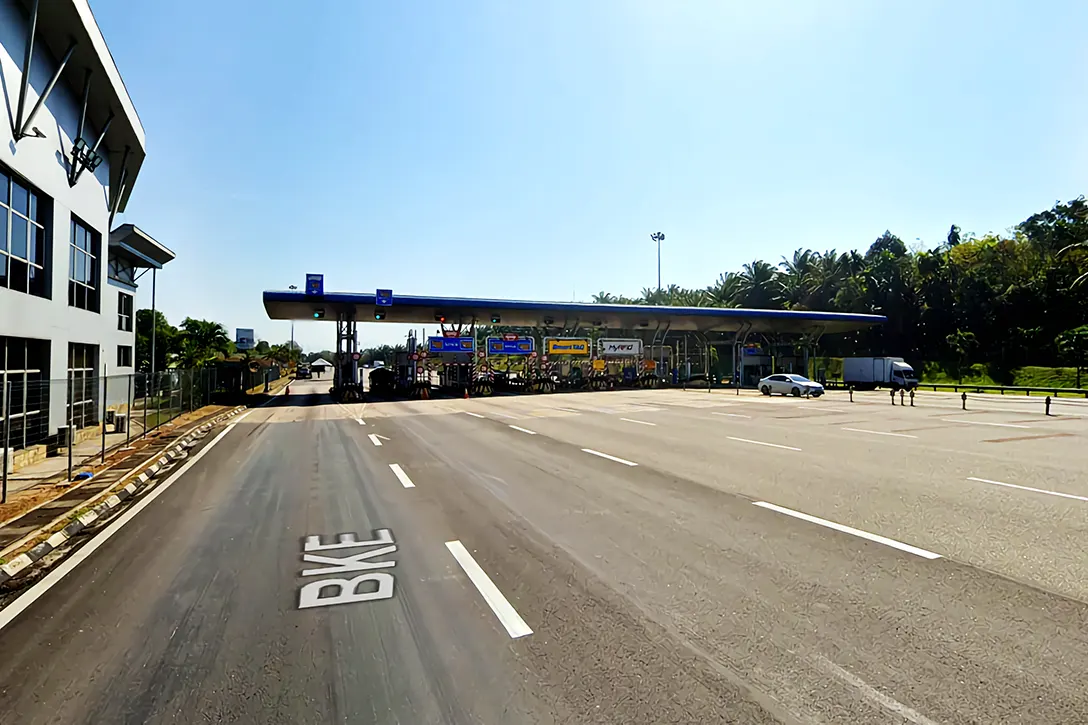 Lunas Toll Plaza