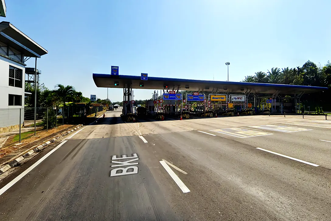 Lunas Toll Plaza