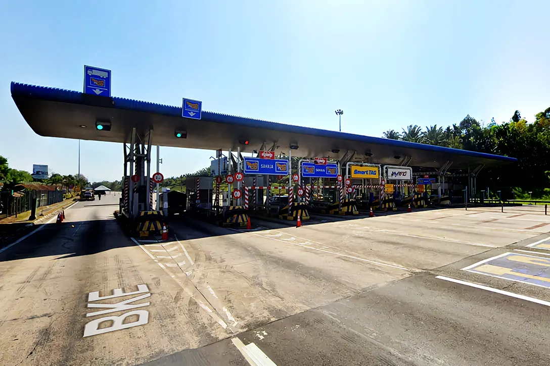 Lunas Toll Plaza