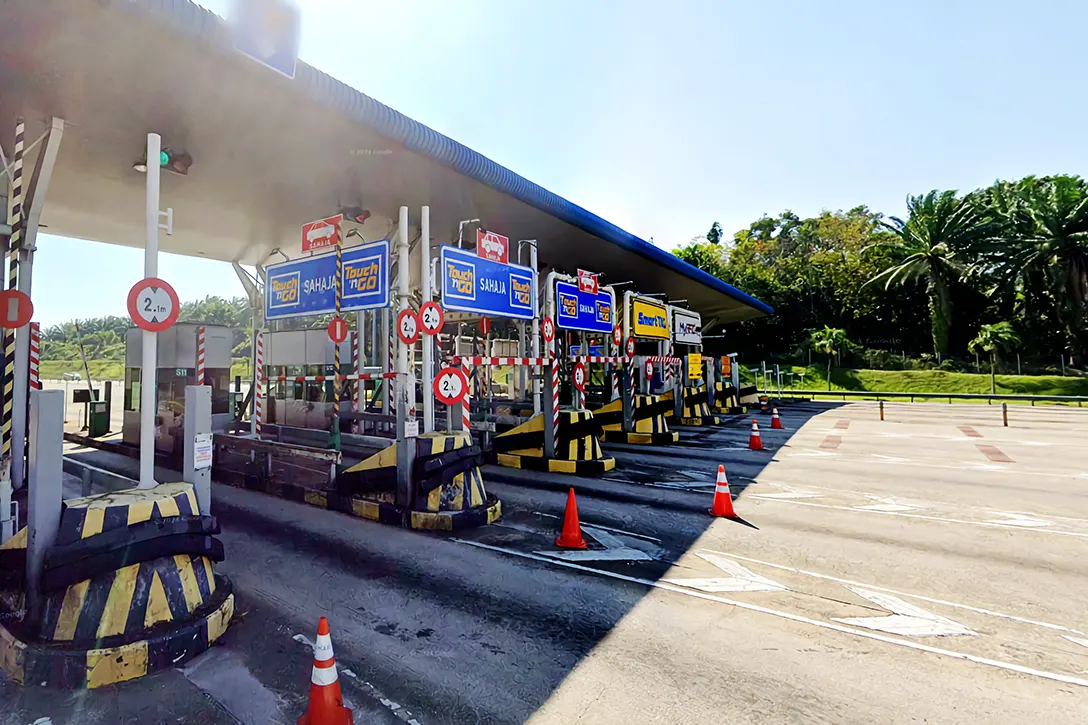 Lunas Toll Plaza