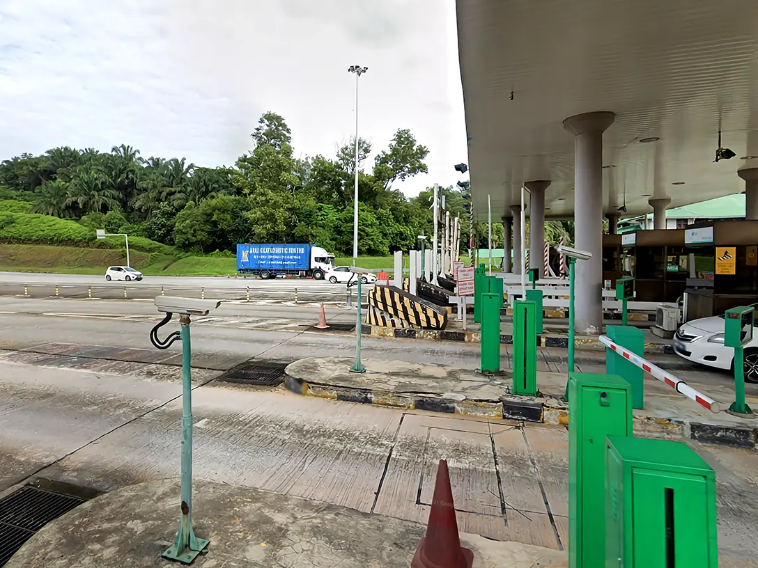 Bukit Beruntung Toll Plaza