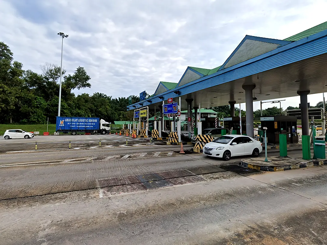 Bukit Beruntung Toll Plaza