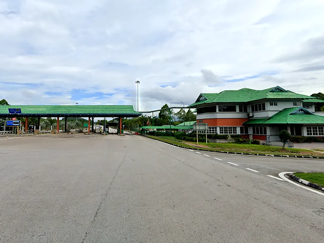 Lembah Beringin Toll Plaza