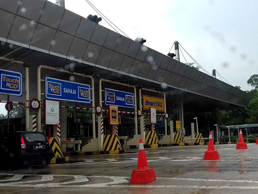 Lima Kedai Toll Plaza